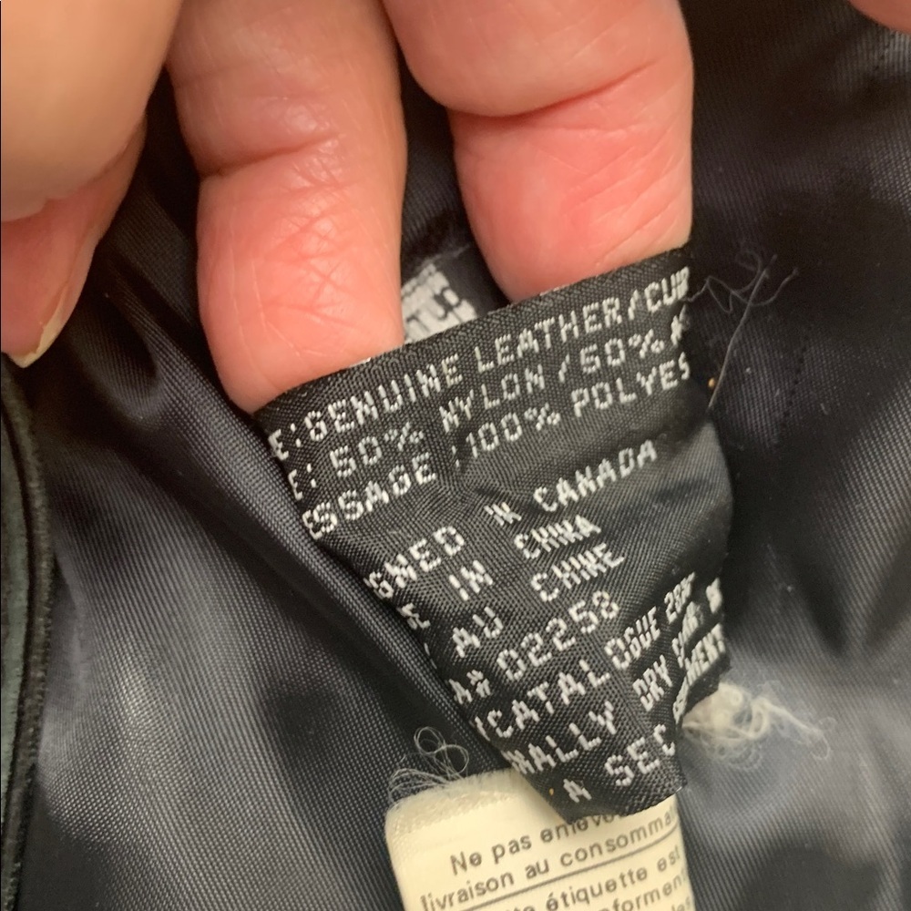 Danier Women’s Black Leather Motorcycle Jacket, Pockets, Adjustable Waist - Picture 12 of 17